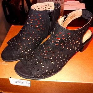 Torrid BLACK FAUX SUEDE LASER CUT SHOOTIE Size 9.5(W)